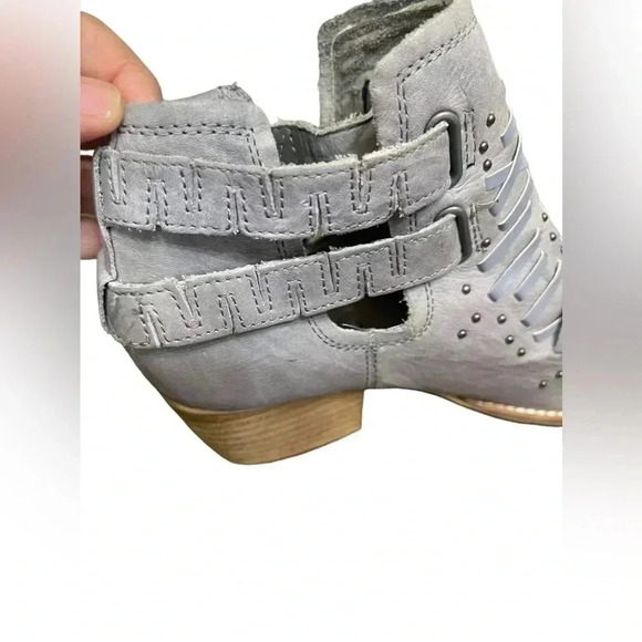 Caterpillar Cheyenne CAT Women’s Light Blue Leather Studded Booties size 7.5 - Picture 9 of 16